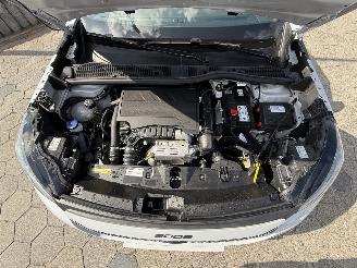 Peugeot 2008 1.2 PureTech 100 Allure picture 10