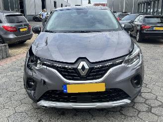 Renault Captur 1.3 TCe 140 Initiale Paris picture 2