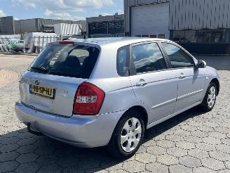 Kia Cerato 1.6-16V LX picture 4