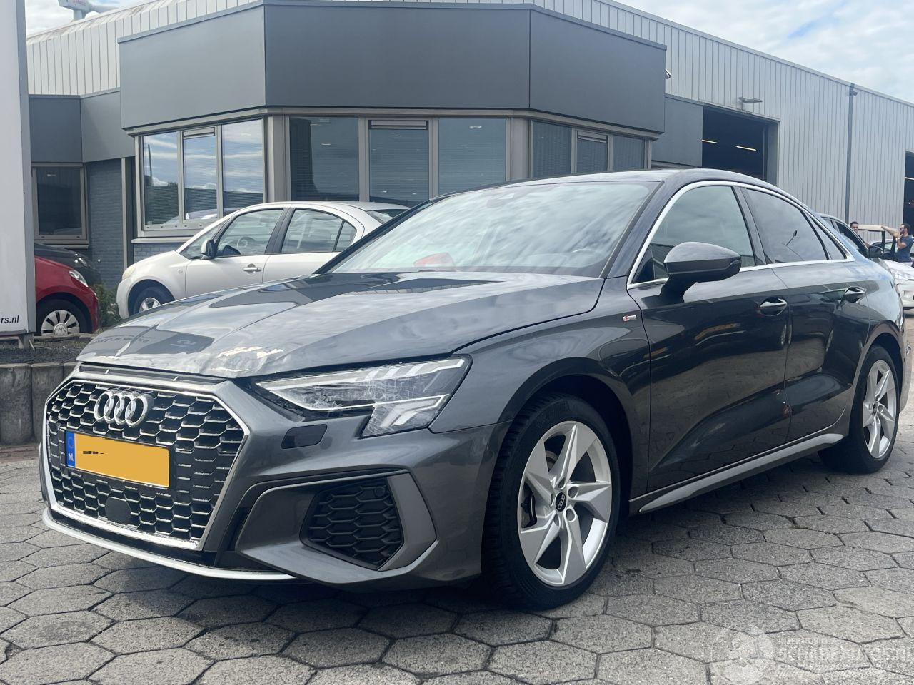Audi A3 LIMOUSINE 30 TFSI 3x S-Line edition AUTOMAAT
