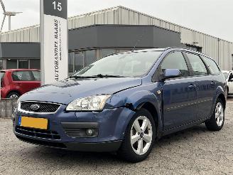 damaged passenger cars Ford Focus Wagon 1.6-16V Futura 2005/7