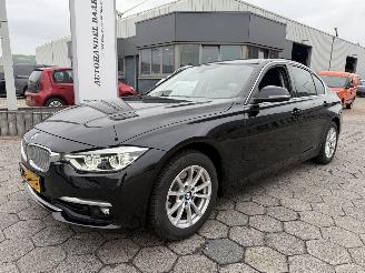 damaged passenger cars BMW 3-serie Luxury Edition 2019/1