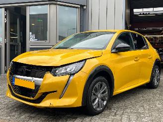 Vaurioauto  passenger cars Peugeot e-208 EV Allure Pack 50 kWh 2022/4