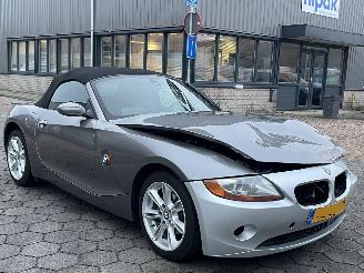 uszkodzony samochody osobowe BMW Z4 Roadster 2.2i 2004/6