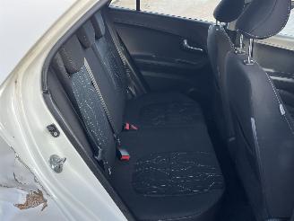 Kia Picanto 1.0 CVVT Design Edition picture 11