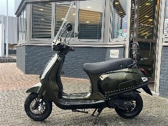 Vaurioauto  scooters BTC  Riva 2020/2