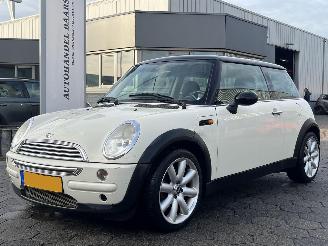 Vaurioauto  passenger cars Mini Cooper 1.6 Cooper Chili 2003/11
