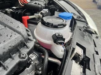 Volkswagen Up! 1.0 beats picture 8