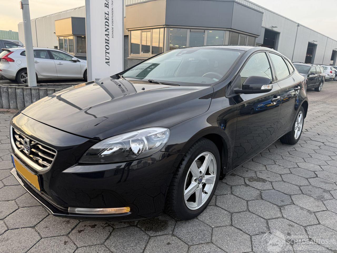 Volvo V-40 1.6 D2 R-Design