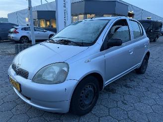 Auto incidentate Toyota Yaris 1.3-16V VVT-i Luna 2001/1