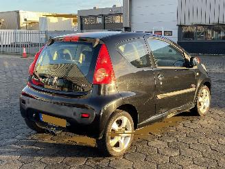 Peugeot 107 1.0-12V XR picture 4