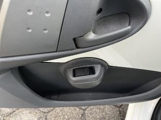 Peugeot 107 1.0-12V XS picture 13