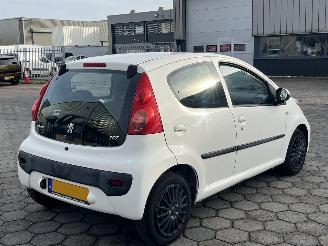 Peugeot 107 1.0-12V XS picture 4