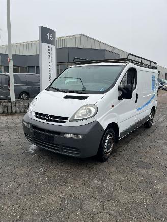 krockskadad bil bedrijf Opel Vivaro 1.9 CDTI L1H1DC Elegance 2005/10