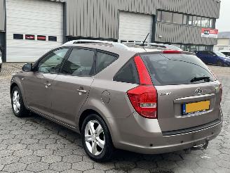 Kia Cee d 1.4 CVVT X-ecutive picture 6