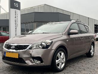 skadebil auto Kia Cee d 1.4 CVVT X-ecutive 2010/3