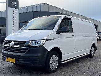 krockskadad bil bedrijf Volkswagen Transporter 2.0 TDI L2H1 28 Economy Business 2020/10