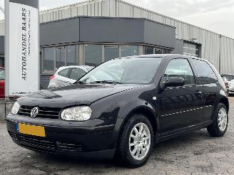 krockskadad bil auto Volkswagen Golf 1.8-5V Highline 1998/6