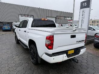 Toyota Tundra 5.7 V8 Double Cab picture 8