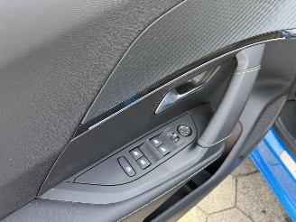 Peugeot 2008 1.2 Hybrid 136 GT picture 10