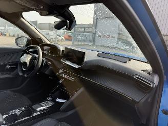Peugeot 2008 1.2 Hybrid 136 GT picture 16