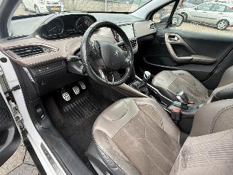 Peugeot 2008 1.2 PureTech Féline picture 17