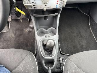 Peugeot 107 1.0-12V XS picture 22