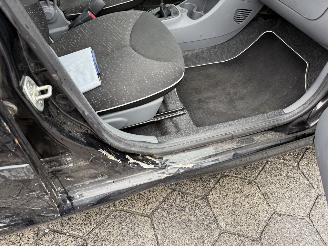 Peugeot 107 1.0-12V XS picture 16