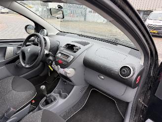 Peugeot 107 1.0-12V XS picture 17