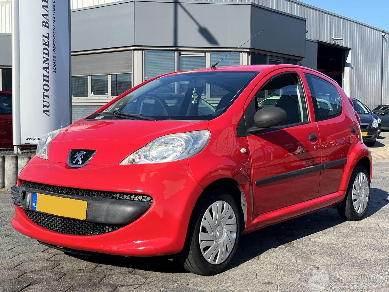 Peugeot 107 1.0-12V XR