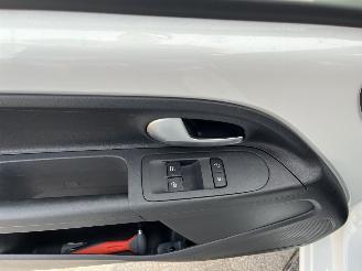 Volkswagen Up! 1.0 picture 17