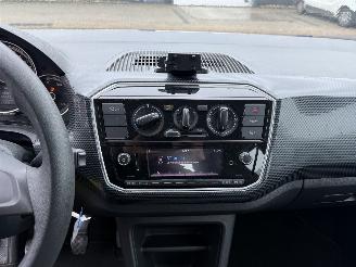 Volkswagen Up! 1.0 picture 17