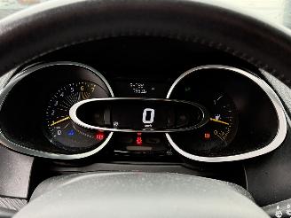 Renault Clio Estate 0.9 TCe Night&Day picture 16