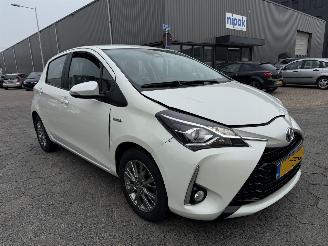 Toyota Yaris 1.5 Hybrid Dynamic picture 3