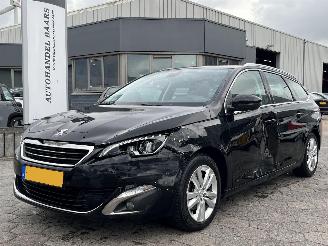 damaged passenger cars Peugeot 308 SW 1.2 PureTech Allure 2015/10