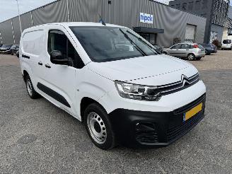 uszkodzony samochody ciężarowe Citroën Berlingo 1.5 BlueHDi 100 S&S L2 2023/10