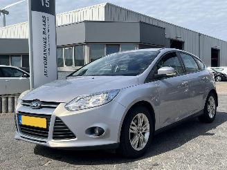 krockskadad bil auto Ford Focus 1.6 TI-VCT First Edition 2014/6