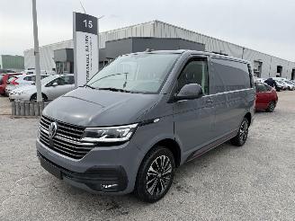 krockskadad bil bedrijf Volkswagen Transporter 150 PK Edition Autom 2024/1