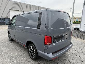 Volkswagen Transporter 150 PK Edition Autom picture 10