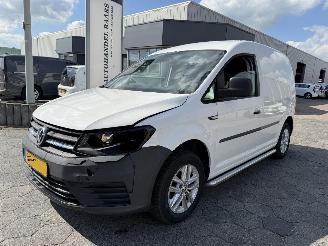 krockskadad bil bedrijf Volkswagen Caddy 1.6 TDI L1H1 2015/7