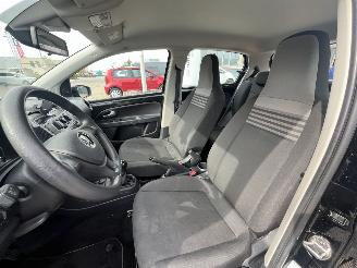 Volkswagen Up! 1.0 picture 16