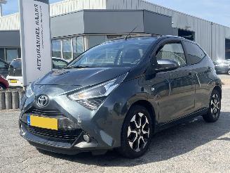 krockskadad bil auto Toyota Aygo 1.0 VVT-i x-cite 2019/6