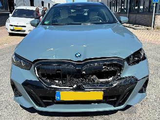 BMW 5-serie Touring 550e xDrive picture 2