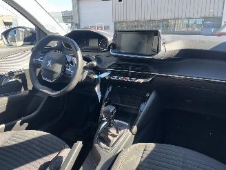 Peugeot 208 1.2 PureTech Active Pack picture 11