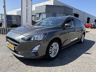 Unfallwagen Ford Focus Wagon 1.0 EcoBoost Active Business 2021/10
