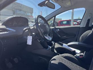 Peugeot 208 1.2 PureTech Blue Lease Executive picture 18