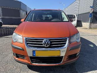 Volkswagen Touran 1.4 TSI Cross 7 Persoons picture 2