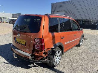 Volkswagen Touran 1.4 TSI Cross 7 Persoons picture 4