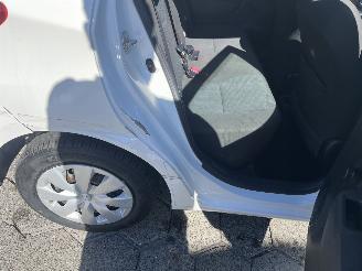 Toyota Yaris 1.0 VVT-i Aspiration picture 12