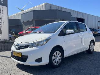 Vaurioauto  passenger cars Toyota Yaris 1.0 VVT-i Aspiration 2012/4